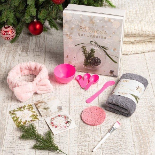 Подарочный набор новогодний "Зимнего волшебства" полотенце и акс
